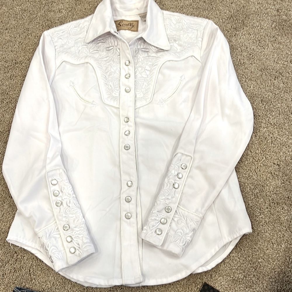 Sculls Ladies XS White Pearl Snap Western shirt.  Worn once.
